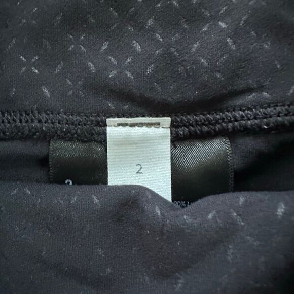 Lululemon Groove Super-High-Rise Flared Pant Nulu in Gradiate Geo Emboss Black S - Picture 7 of 8